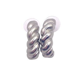 Women’s Matte shrimp open hoop earrings